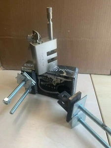 "E" Lock Boxes PADLOCK HOLDER,BOLT ON SHIPPING CONTAINERS 10 MM LEFT HANDED - Picture 1 of 10