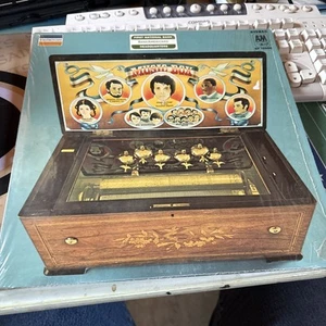 Bank Of America Music Box Vynal - Foto 1 di 3