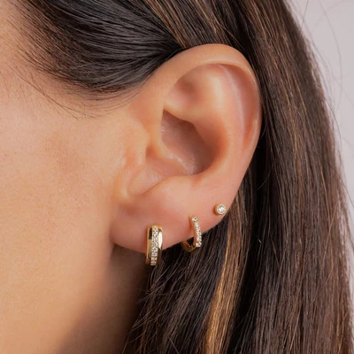 Pendiente aro Huggies redondo creado en laboratorio 0,20 TCW enchapado en oro amarillo de 14 k Foto 1 de 4