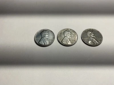 3 Wheat Penny 1943 Good Quality 2 Still With Zinc On Tham 1 Has Wear - Image 1 of 2