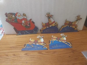 Weihnachten Weihnachtsmann Schlitten & 4 Rentiere gestanzt Wanddeko Punze 5 Stück rechts - Bild 1 von 5