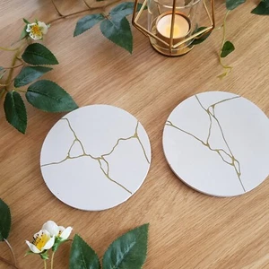 Jesmonite Untersetzer 2Tlg. Set in KINTSUGILOOK Beige&Gold - Bild 1 von 4