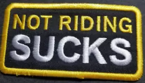 Parche bordado NOT RIDING SUCK'S aprox 2X3,75" dorado/amarillo - Imagen 1 de 2
