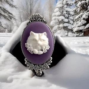 Kitty Cat Cameo Brooch Pin, White on Purple, Victorian Vintage Pin - Picture 1 of 2