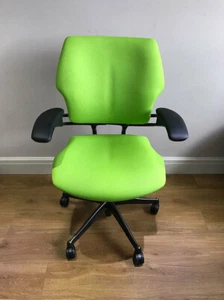 SEDIA DA UFFICIO ERGONOMICA VERDE LIME SCALA UMANA LIBERTÀ DA LAVORO LIBERA CONSEGNA UK - Foto 1 di 9