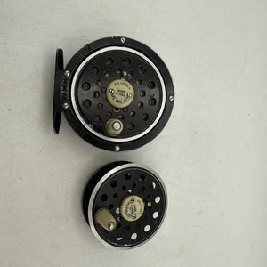 PFLUEGER  MEDALIST 1494 FLY Fishing REEL with extra spool Akron USA Vintage - Picture 1 of 8