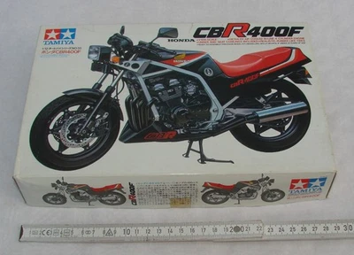 neuwertiger Honda CBR 400 F  - Bausatz 1:12 von Tamiya 1984 - Bild 1 von 4