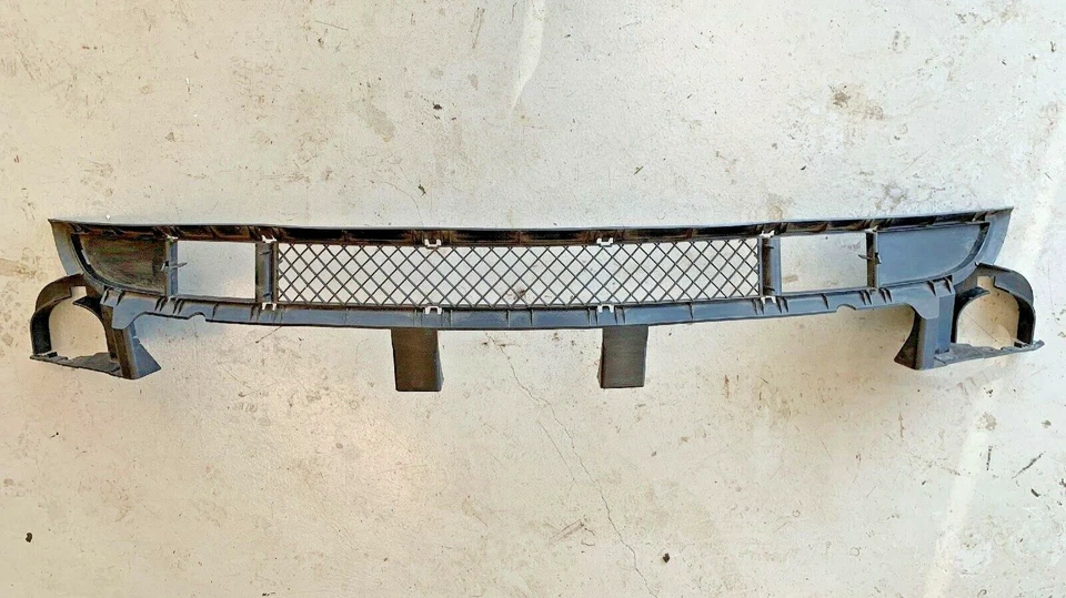 BMW 325i 325 xi 330i 330xi 2002-2005 parachoques delantero parrilla inferior 51117030596 OEM Foto 1 de 4