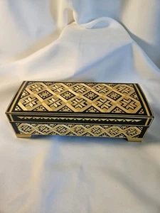 Caja de baratijas con bisagras de madera URSS de colección diseño de incrustación intrincado 9" x 2,5" x 3,5/8" - Imagen 1 de 5