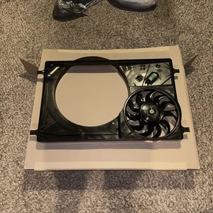 Ventilador y refrigeración del motor Ford Motorcraft para Transit-150/250/350 15-19 RF-377 - Imagen 1 de 7