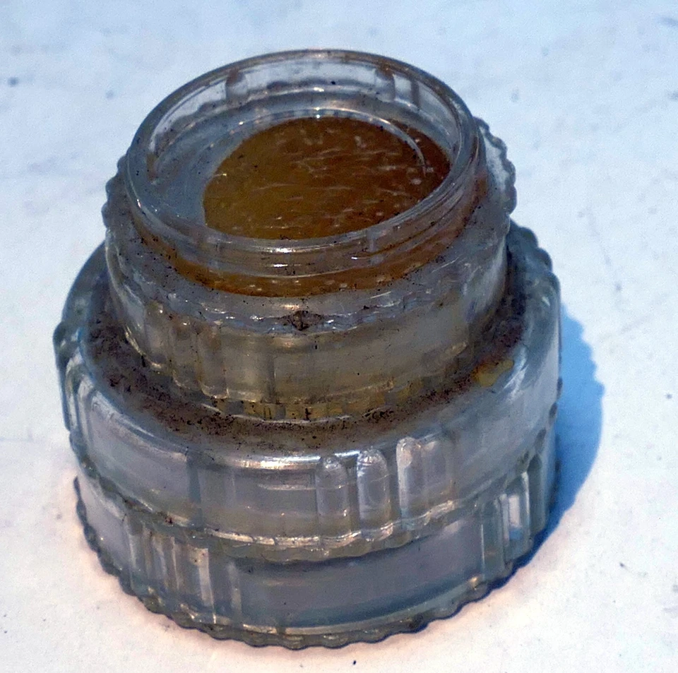 Estuche rígido de plástico vacío Tiffen para filtros serie V y IV Foto 1 de 4