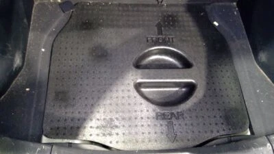 NISSAN VERSA HATCHBACK 2009 PLÁSTICO REPUESTO NEUMÁTICO CUBIERTA PUERTA 466496 Foto 1 de 4