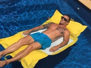 New Yellow Water Floating Pool Lounger Bean Bag - Picture 1 of 7