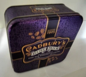 CADBURY'S ~ CHUNKS MILK/WHOLENUT/CARAMEL VERZIERT ~ LILA ~ 27/27/7 cm tief - Bild 1 von 3