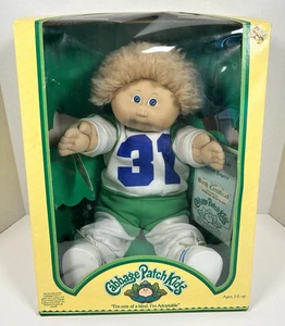Vintage Coleco Cabbage Patch Junge blonde Haare blaue Augen Sport Outfit 1983 NEU IM KARTON - Bild 1 von 8
