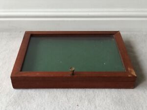 VINTAGE WOOD POCKET WATCH DISPLAY CASE - COLLECTORS DISPLAY BOX WITH GLASS TOP