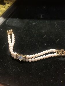 old costume jewelry bracelet pearls gold tone exe 