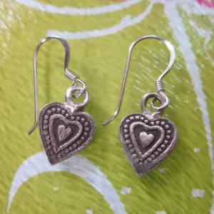 Fein Silber 925 Ohrringe Damen Schmuck Tribal klein schön süß Herzen datiert - Bild 1 von 6