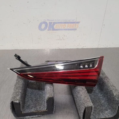 Luz trasera Lexus Es350 19 2019 montada en la tapa del pasajero derecho  Foto 1 de 4