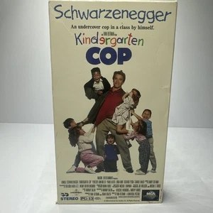 Kindergarten Cop VHS 1990 Action-Comedy Original Release MCA Universal - Picture 1 of 3