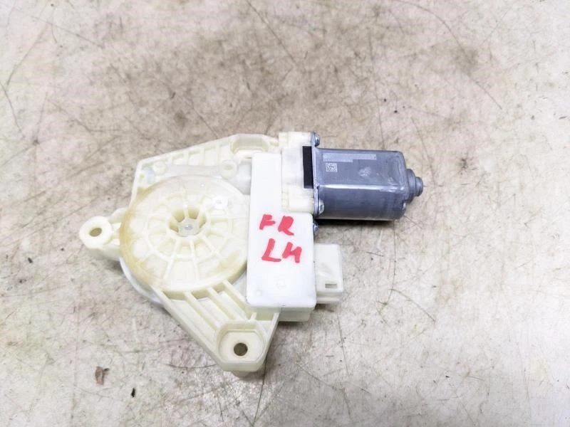 2015-19 Mercedes-Benz C300 Front Left Door Power Window Motor 205-906-00-13 OEM - Image 1 of 4