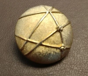 Gold getönter runder Metallknopf mit Kreuzmuster ca. 2 cm oder 13/16 Zoll. - Bild 1 von 4