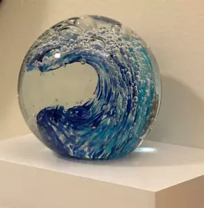 Handgeblasenes Glas Briefbeschwerer Ozeanwellenskulptur für Bürodekor und Meeresliebhaber - Bild 1 von 9