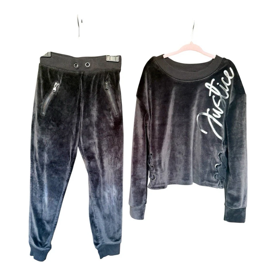 Conjunto de sudadera y pantalón de terciopelo marrón oscuro Justice Girls con logotipo 6 Foto 1 de 4