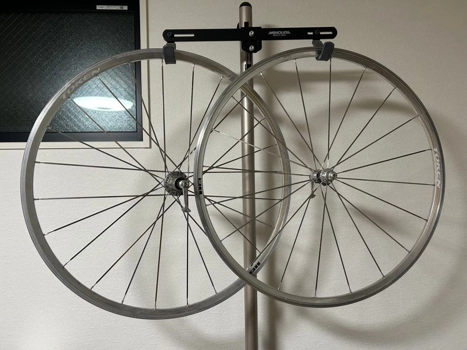 Rueda Token C22A Zenith modelo ligero escalada plateada Foto 1 de 4