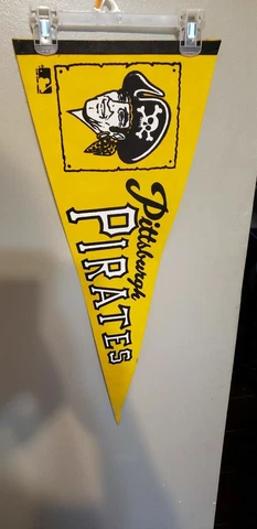 PITTSBURGH PIRATES 1970'S FOOTBALL RETRO FELT PENNANT WITH HOLDER 7/7/21 Cover