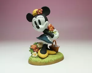 Estatuilla de la serie Disney Garden bisque estatua de porcelana de Minnie Mouse con flores - Imagen 1 de 12