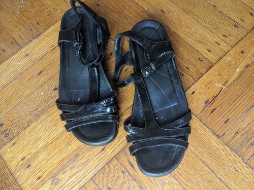 MBT Donna Sadiki Abito Sandalo Suola Rocker Patent Nero T Strap Stabilità 40