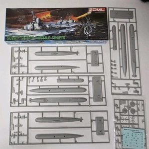 (3) DML 1:700 Bausätze - HMS Revenge Soviet Victor III Soviet Guided Missile Craft - Bild 1 von 2