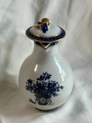 Small Pitcher. Chinese Export Porcelain. Blue Flowers. Peach Finial. Circa 1790 - Image 1 of 4