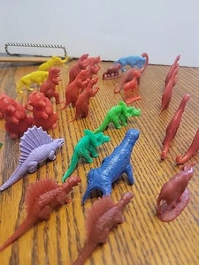 Job Lot Plastic Dinosaur Toys Cake Toppers Play Set - Picture 1 of 5