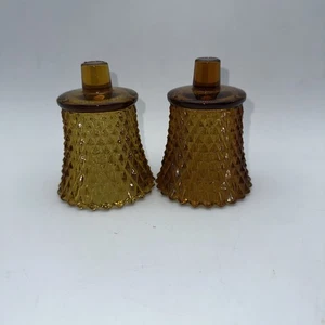 Lote de 2 candelabros votivos de vidrio ámbar HOMCO para interiores de hogar corte diamante - Imagen 1 de 3