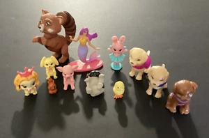 Lotto Barbie Animali Cane Pet Sagi Tazza da Tè Carlino Chelsea Marrone Cucciolo Kira's Piglet - Foto 1 di 3
