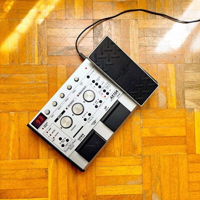 Korg ToneWorks AX10A multi-effect and modelling pedal with brand new p. supply! - Bild 1 von 4