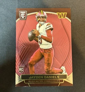 2024 Panini Totalmente Certificato Jayden Daniels SSP Rosa Specchio /44 (RC) #138 - Foto 1 di 4