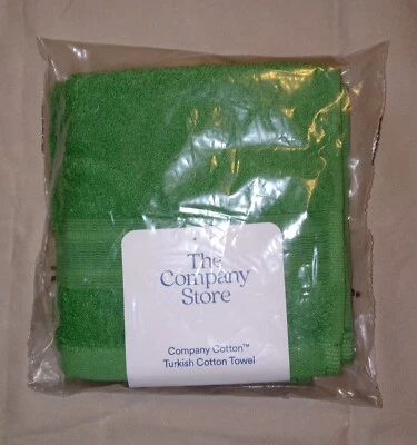 The Company Store Washcloths Turkish Cotton Kelly Green Set Of 2 NEW In Plastic - Image 1 of 2