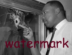 Martin Luther King Jr. Pointing at Bullet Hole in Window 8x10 Photo - Picture 1 of 1
