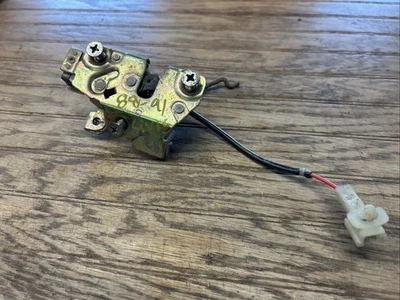 88-91 Honda Civic 2-Door Hatch Back Rear Hatch Latch Used - Изображение 1 из 4
