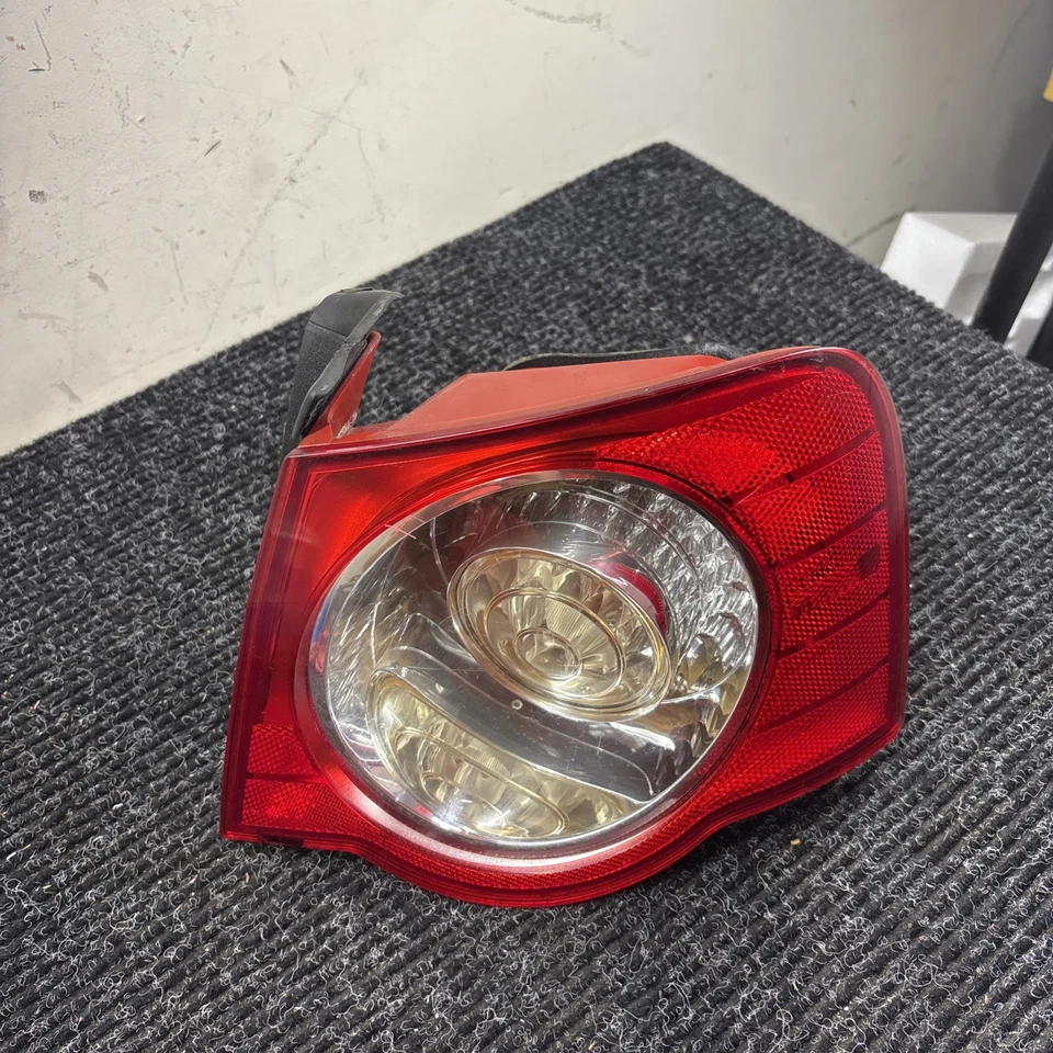 Luz trasera derecha Volkswagen Passat 2008 pasajero OEM Foto 1 de 4