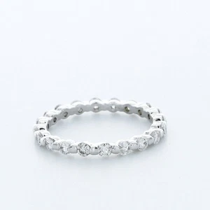 Anillo de eternidad clásico de platino con diamantes extraídos terrestres redondos de 1 quilate G VS2 - Imagen 1 de 14