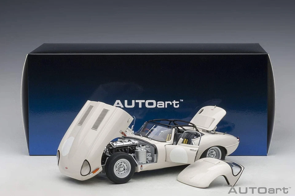 Autoart 1/18 Jaguar Lightweight E Type White Finished Product 73649