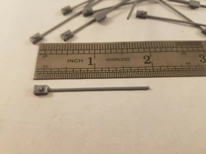 50 Elektrometer und Mast. (HO SCALE 3D GEDRUCKT SILBER METALL) - Bild 1 von 2