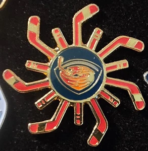 ATLANTA THRASHERS HOCKEY STICKS Lapel Pin - Picture 1 of 1