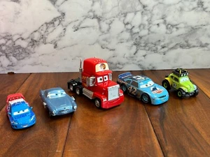 Disney Cars 5er Set gemischte Spielzeugfahrzeuge - ordentlicher Zustand - Bild 1 von 19