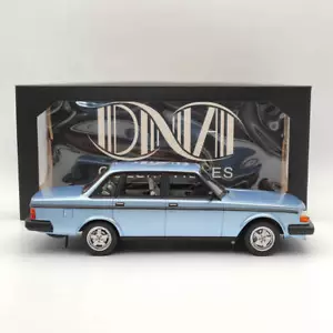 DNA Collectibles 1/18 Volvo 244 Turbo Blu DNA000135 Modello Auto Resina Limitata - Foto 1 di 9