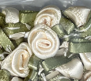 OFFRAY SMALL RIBBON ROSES CREAM color  40 per pack Sewing Bow Craft NEW - Picture 1 of 6